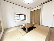 和室6帖。客間やお子様の遊び場として多用途にお使い頂けます。  