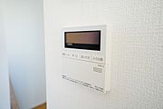 同仕様写真。キッチン横からボタンひとつで操作が楽々。