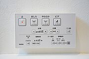 同仕様写真。温水、暖房、ウォシュレット付の高機能トイレです。