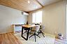 リビング/ダイニング：将来にわたって住みやすくプランニングを重ねて設計された間取で日々の生活をしやすい動線を考えた居住空間を創り上げております＾＾