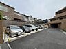 駐車場：平置きの駐車場なので大きな車の方も安心です！