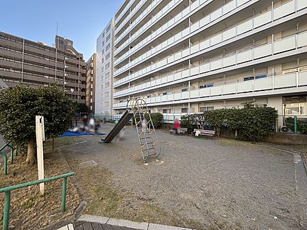 幼稚園、小中学校、公園が徒歩15分圏内!子育て世代に安心な住環境です◎