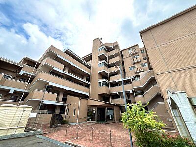 外観:8階建7階部分の高層階マンションの一室! 外観:8階建7階部分の高層階マンションの一室!
