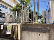 海神南小学校まで　570m　徒歩約8分●教育目標「心身ともに健康で、知性と徳性を備えた、新しい時代を生きる子どもの育成」を掲げています。