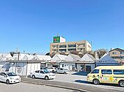 最寄りのスーパーマーケット　マルエツ白井店まで約1000ｍ（徒歩約13分）生鮮食品から日用品までこちらで揃います。毎日のお買い物ご利用されてはいかがでしょうか？