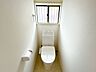 トイレ：【内外装リフォーム中9/28更新】2階トイレです。こちらも新品交換いたします。朝の忙しい時間帯など、トイレが2か所あると使い勝手が良いですね。