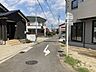 外観：前面道路は近隣にお住まいの方のみが利用いたしますので、お子様が小さいなご家庭でも安心ですね！