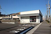 西尾信用金庫 中島支店窓口営業時間、9:00～11:30、12:30～15:00 1820m