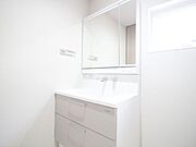 洗面所はゆとりの広々空間！ゆったり自由に使えるのが◎ですね！朝の忙しい時間でもすれ違いが楽々！
