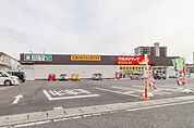 ツルハドラッグ古河中央店 733m