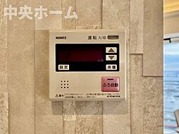 【床暖房】冬は足元から暖めてくれる床暖房はエアコンとは違って埃が舞いませんので健康にも良さそうですね。