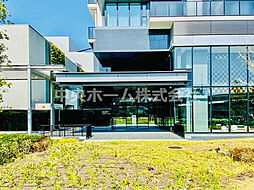 【エントランス】マンションのエントランスは、その物件の印象を決める、顔とも言える場所です。毎日通る場所ですからきれいなのが一番です。