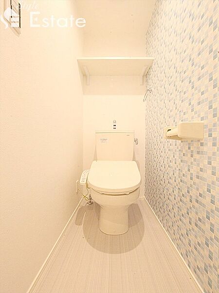 画像10:トイレ　温水洗浄暖房便座　収納スペース有　同仕様内装