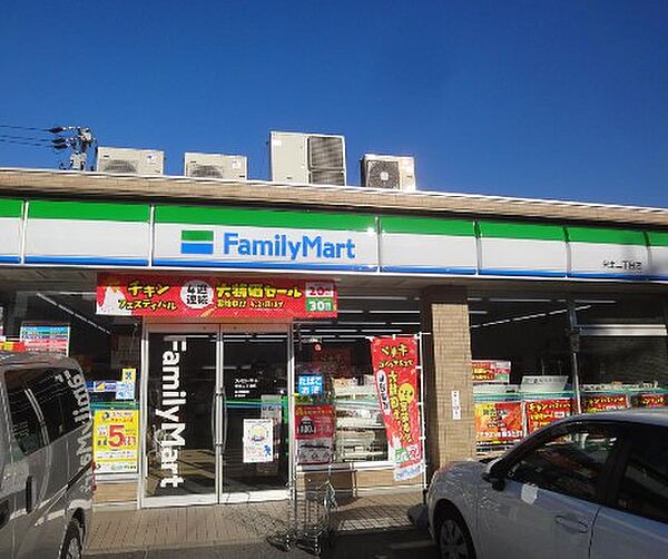 画像16:ファミリーマート 栄生二丁目店（162m）