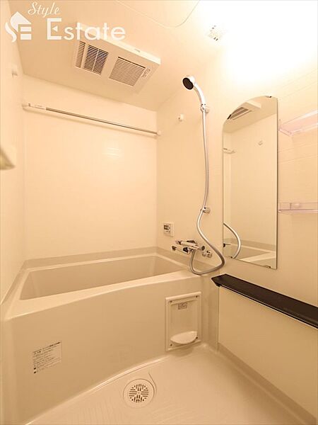 画像6:バスルーム★浴室乾燥機付★追い焚き機能付　同仕様内装
