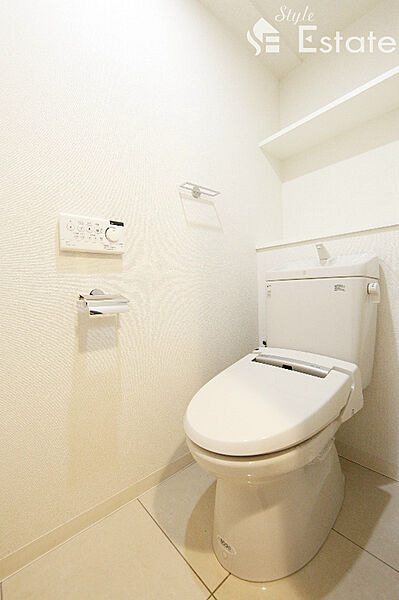 画像10:トイレ　温水洗浄便座付き