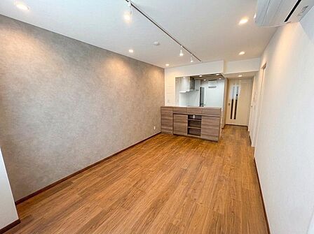 大きな窓から光が広がる快適な住空間♪