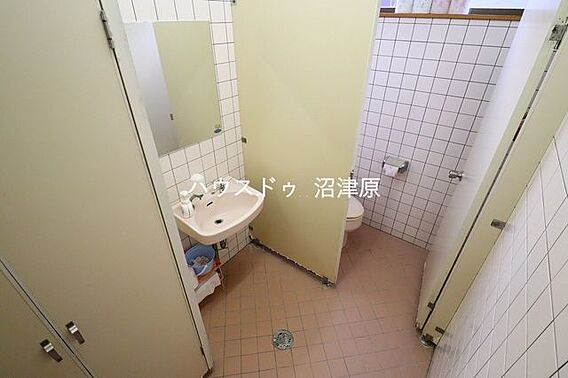 1階女子トイレ