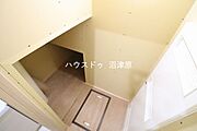 階段下収納もたっぷり仕舞えます