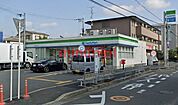 ファミリーマート高槻宮田町二丁目店 281m