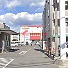 万代高槻緑町店 613m