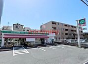 ローソンストア100摂津昭和園店 51m