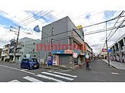 ケアーズドラッグ栄町店 212m