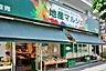 周辺：地産マルシェ笹塚店（580m）