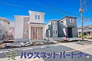 堂々たる趣ながら、主張し過ぎずどこか余裕を感じさせるシャープなフォルムで佇む邸宅は、晴天の空と照らし合わせる事で、本来あるべき完成形の姿を見せてくれます。