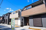 太陽に愛された邸は、陽当り・通風に優れた魅力的で快適さを追求した新築戸建でした。ここに住むからこそ意味がある。そんな特別感に浸りながら、毎日をお過ごしして欲しいです。