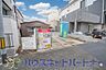 外観：街に溶け合う美しい景観と、採光や風通しを考えて設計された間取り。近隣の視線を考え調整した窓位置など、外観だけでなく、住まうご家族の心地よさを最優先しました。