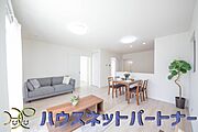 明るく開放的なダイニング。家族とのコミュニケーションが取りやすく、みんなの笑顔が溢れます