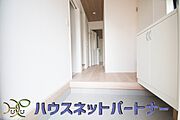 玄関扉を開くとゆったりとした空間。この感動を現地で是非体感してみて下さい。