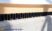 「基礎パッキン工法」を標準で採用し、従来工法の1．5～2倍の床下換気性能を発揮。  