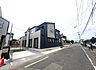 外観：街に溶け合う美しい景観と、採光や風通しを考えて設計された間取り。近隣の視線を考え調整した窓位置など、外観だけでなく、住まうご家族の心地よさを最優先しました。