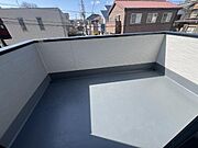 朝の澄んだ空気や、夕方に吹く清々しい風を五感で感じられるバルコニー。住まいの中で唯一屋外にあって、本当の自然を感じられるスペースです。