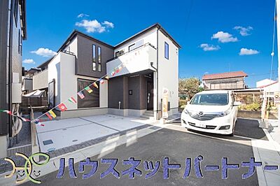 外観:堂々たる趣ながら、主張し過ぎずどこか余裕を感じさせるシャープなフォルムで佇む邸宅は、晴天の空と照らし合わせる事で、本来あるべき完成形の姿を見せてくれます。 外観:堂々たる趣ながら、主張し過ぎずどこか余裕を感じさせるシャープなフォルムで佇む邸宅は、晴天の空と照らし合わせる事で、本来あるべき完成形の姿を見せてくれます。