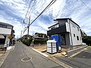 前面道路の日当たりの良い明るいお家。
