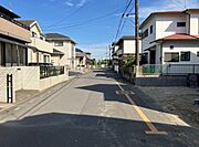 前面道路でお車を駐車するのも楽々。
