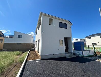 外観:太陽に愛された邸は、陽当り・通風に優れた魅力的で快適さを追求した新築戸建でした。ここに住むからこそ意味がある。そんな特別感に浸りながら、毎日をお過ごしして欲しいです。 外観:太陽に愛された邸は、陽当り・通風に優れた魅力的で快適さを追求した新築戸建でした。ここに住むからこそ意味がある。そんな特別感に浸りながら、毎日をお過ごしして欲しいです。