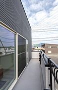 陽当り良好な広々したバルコニー。お布団も沢山干せます。