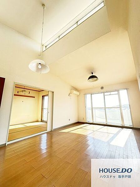 贅沢な空間のリビング。ご見学いただければ、新生活がイメージできるはずです♪