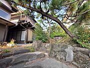 重厚な雰囲気の和風建物