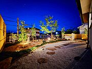 日没後はライトアップ　植栽やお庭も昼とはまた違った雰囲気に