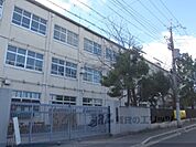 朱雀中学校まで900メートル