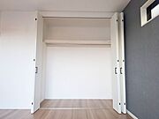 各室に大きなクローゼットがあるのでお部屋を広々とがお利用いただけます