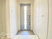 玄関は防犯性の優れたダブルロックドアです！