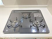 お手入れしやすい3口コンロ！お料理が楽しくなりそうですね