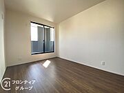 室内はシンプルな仕様となっており、それぞれの好みに合わせたインテリアで、趣味に合わせてレイアウトしやすくなっております。