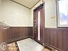 玄関：多様化する住まいのお悩みを当社へお気軽にご相談下さい